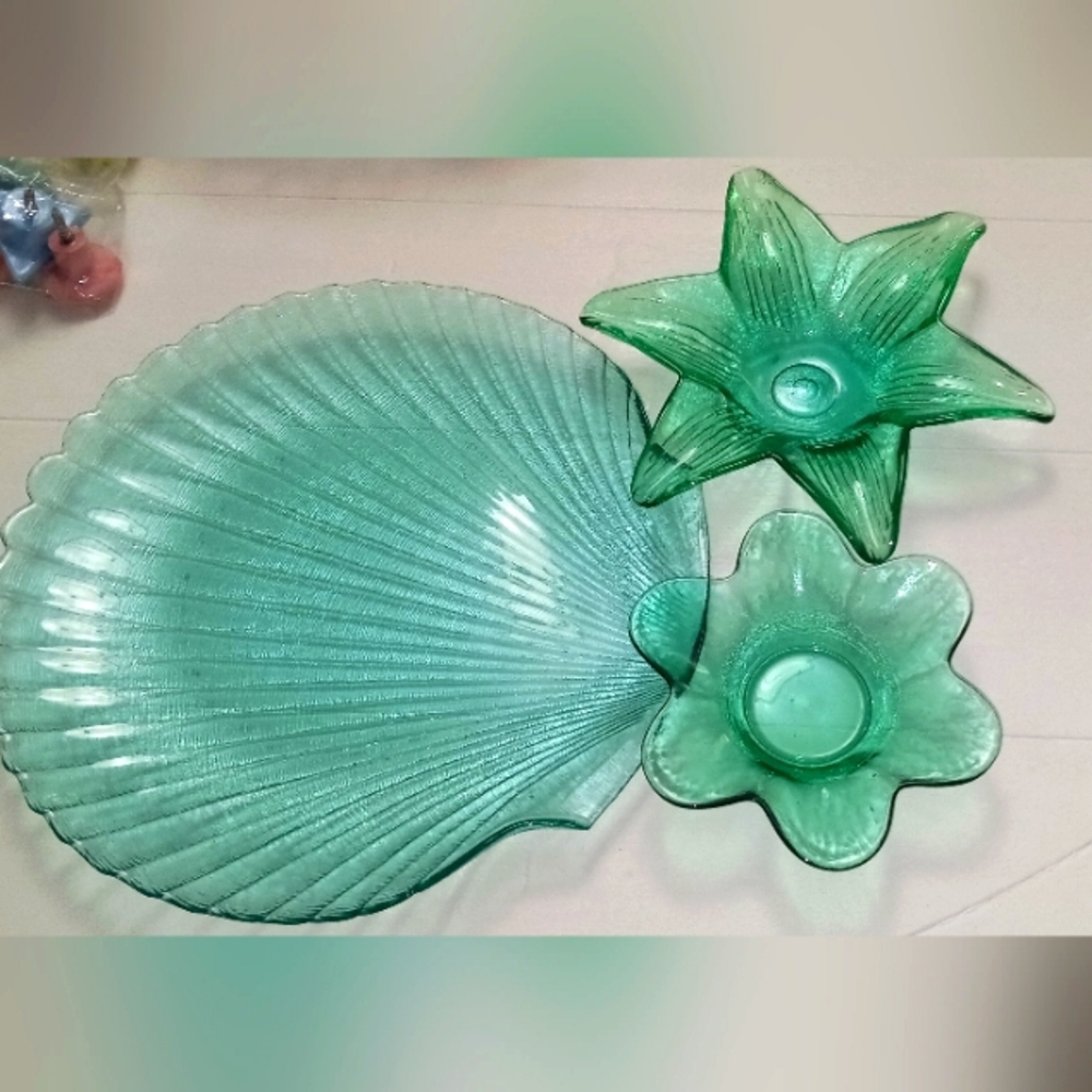 3 pics of green Cristal decorative plate and candle holder.